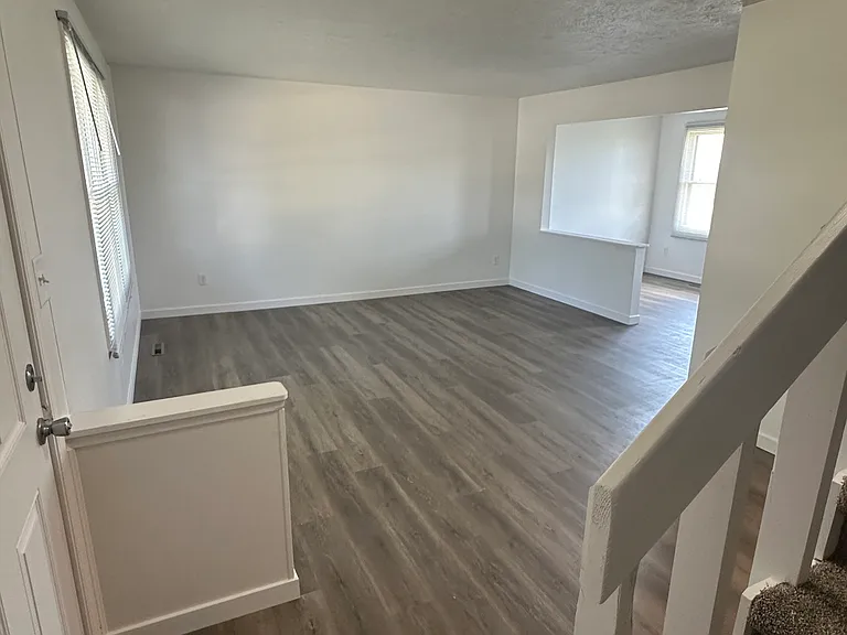 1355 Brookside Ct — Photo 6