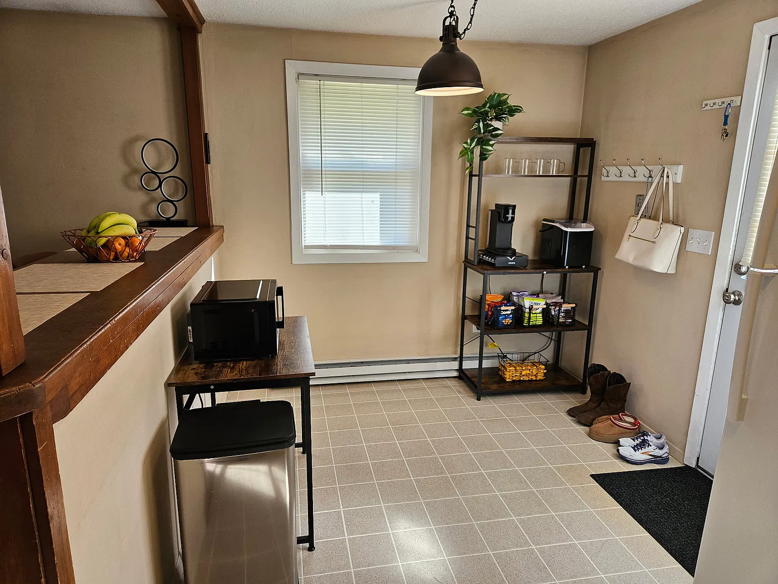 2 bed, 810 sqft, $1,200 — Photo 2