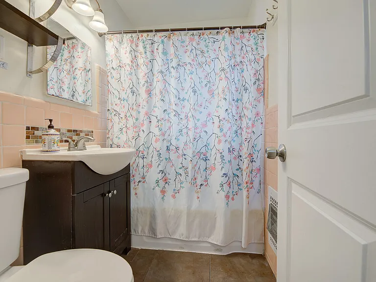1136 NE 17th Way — Photo 11