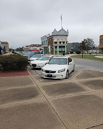 4th image of 822 Walnut St