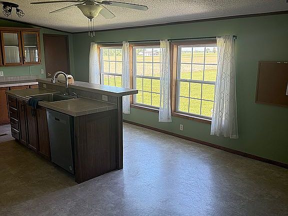 3rd image of 2239 County Road 1390