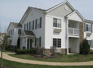 328 Spring Point Dr, Carpentersville, IL 60110