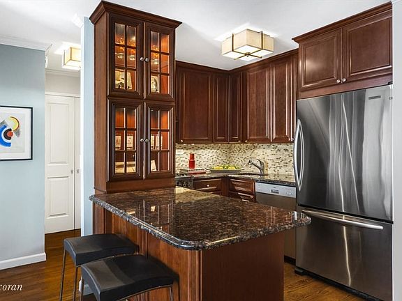 4th image of 130 W 67th St APT 12C