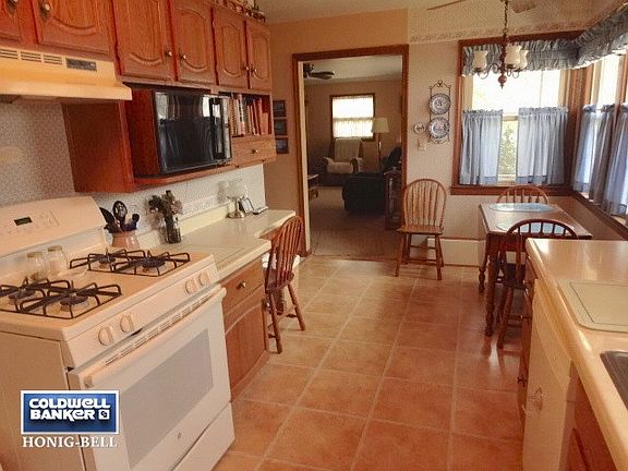 4th image of 851 Orange Ave