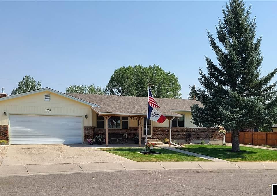 1st image of 1258 Village Dr