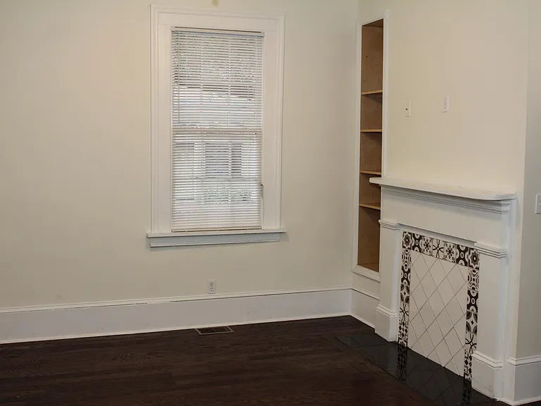 201 W Duffy St #A — Photo 16