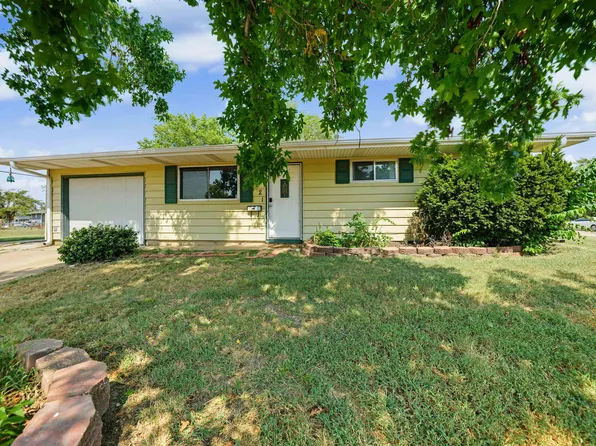 2021 Kenny Ave, Salina, KS 67401