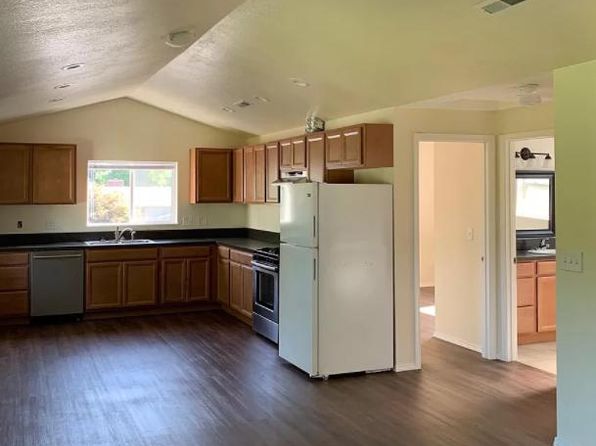 15812 NE Stanton St UNIT B