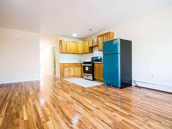 2nd image of 616 Kosciuszko St #3A