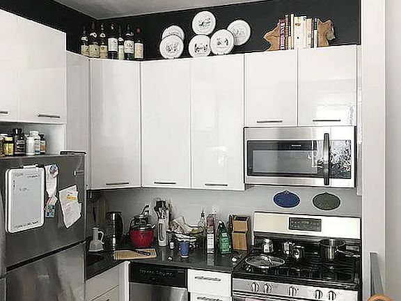 2nd image of 829 Jefferson Ave #1F