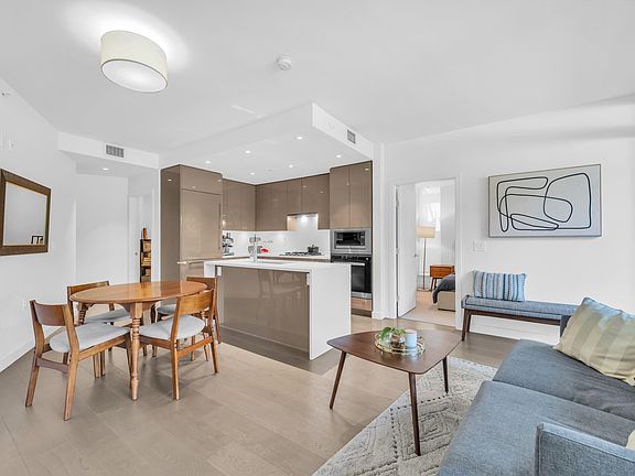 3rd image of 5189 Cambie St #107