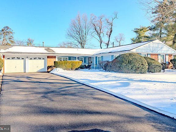 3rd image of 2 Creekview Rd