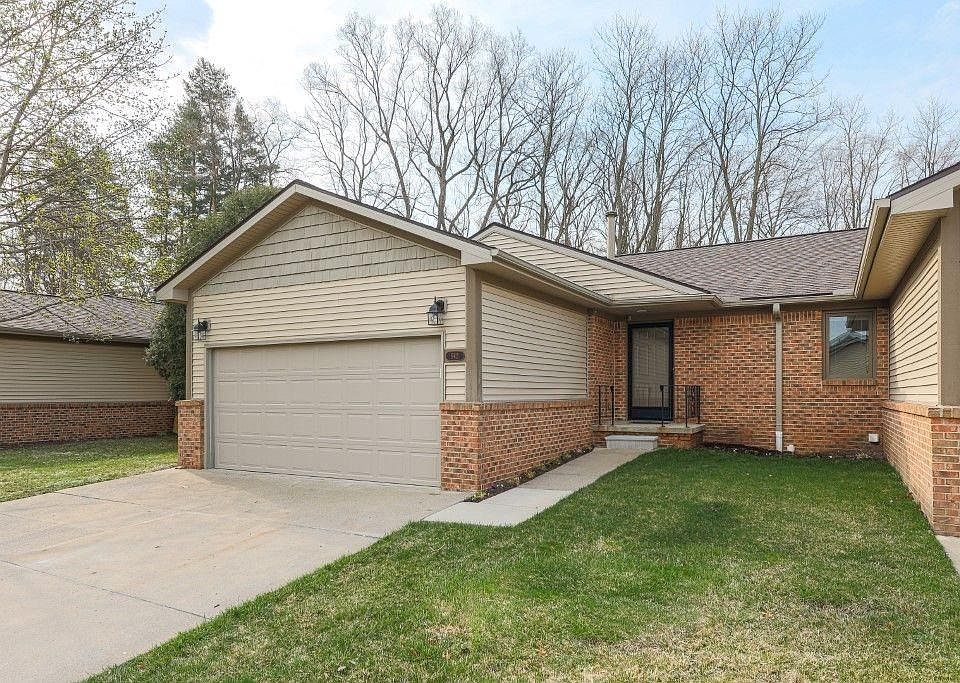 1st image of 942 Moore Dr