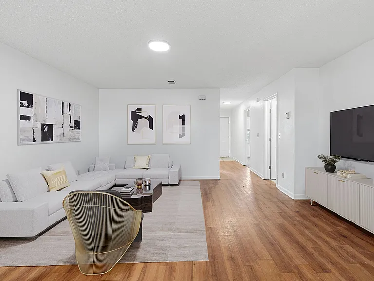 Mid-Town Apartments — Photo 30
