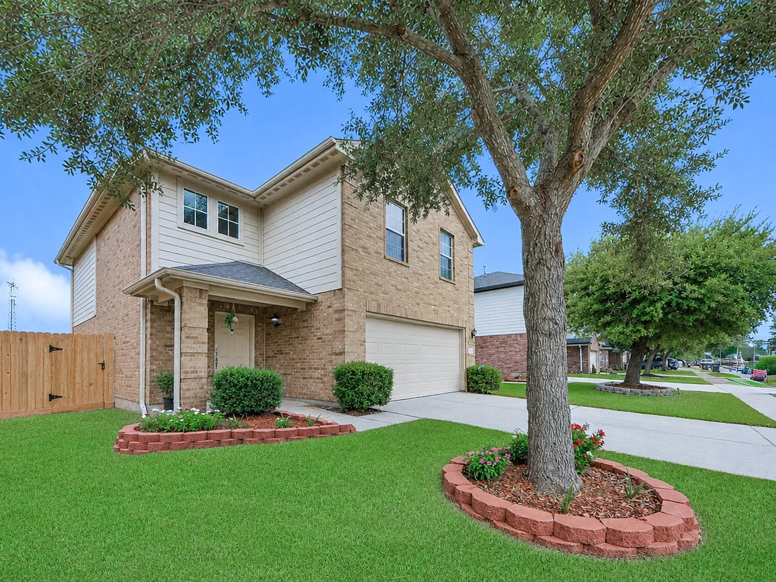 3 bed, 2.5 bath, 1844 sqft, $1,850 — Photo 2
