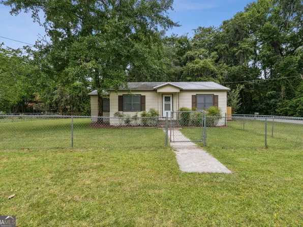 300 Colson Ave, Woodbine, GA 31569