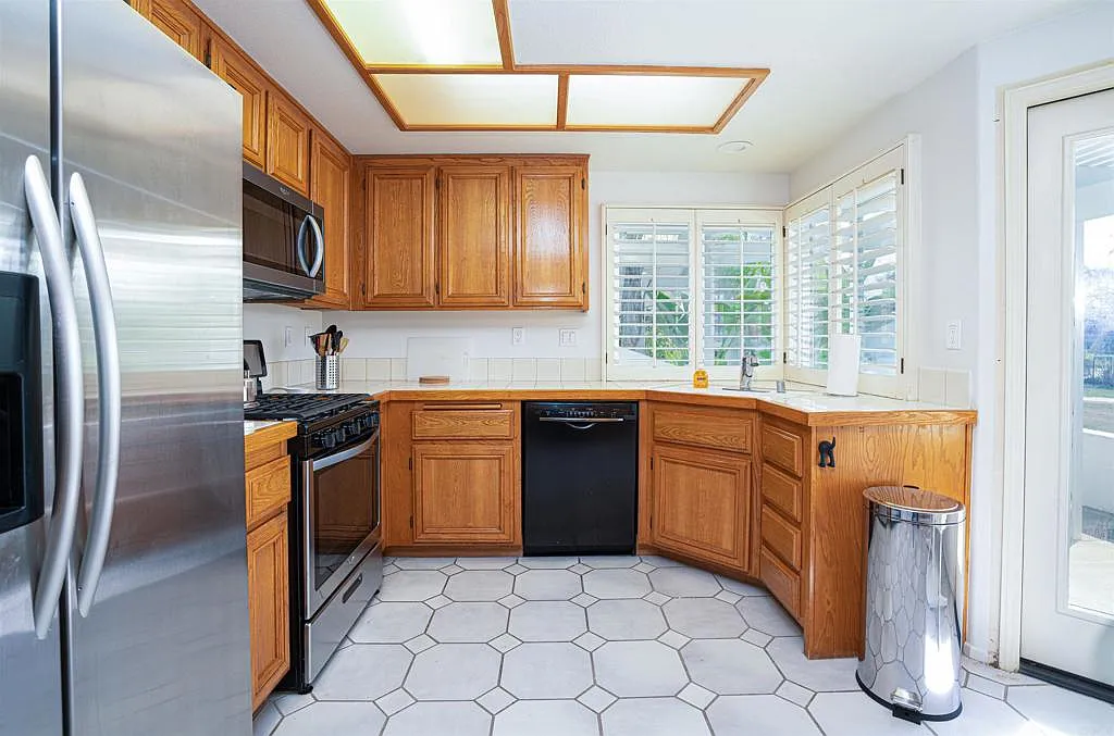 2 bed, 1444 sqft, $6,300 — Photo 2