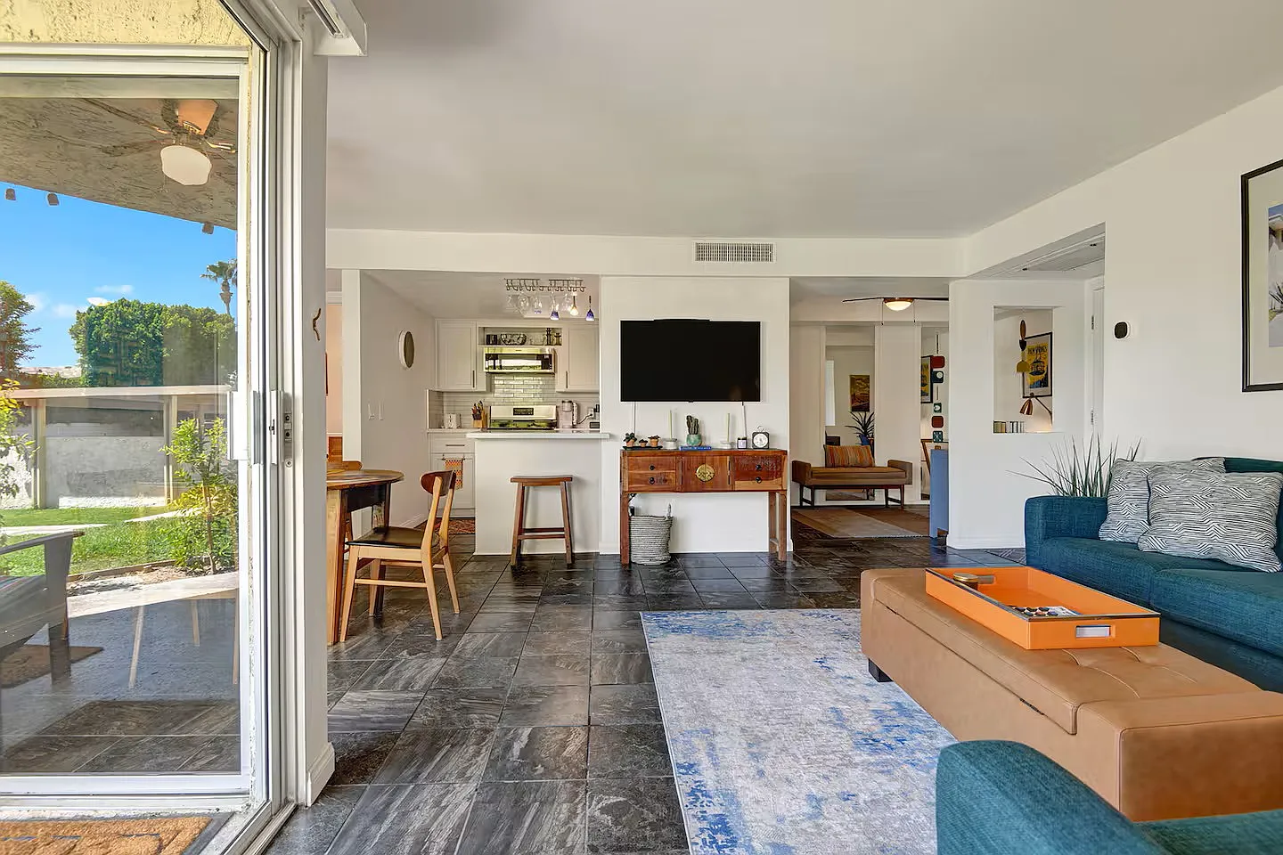 2BR/2BA Palm Springs w/ Workspace — Photo 4