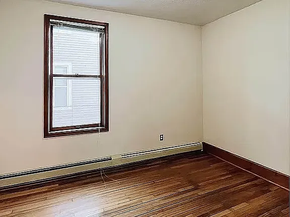 962 6th St E #1 — Photo 5