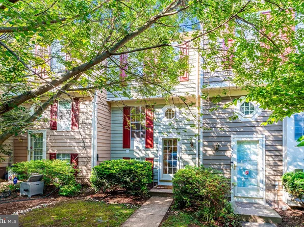 1594 Woodcrest Dr, Reston, VA 20194