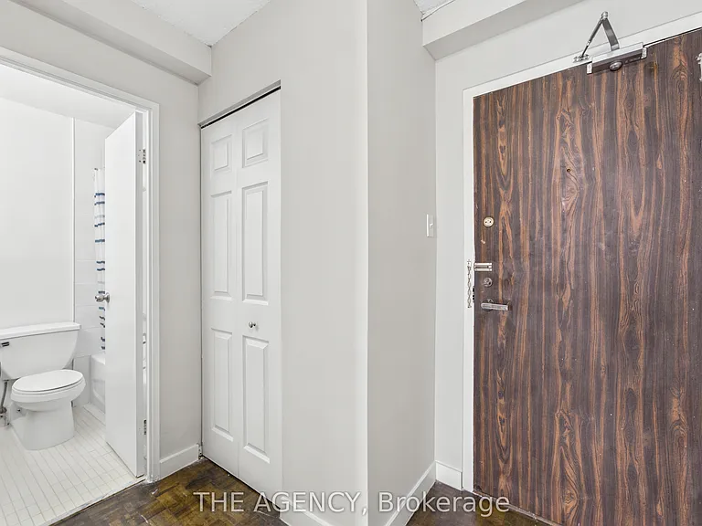 2360 Dundas St W #2816B — Photo 4