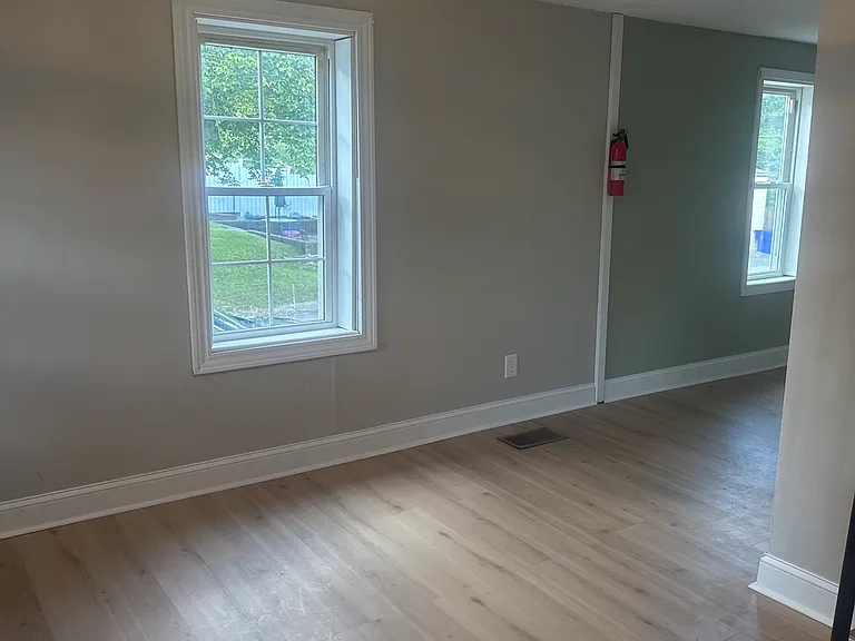 1186 Hunt Ave — Photo 3