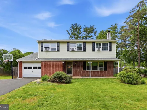 1421 Cathys Ln, North Wales, PA 19454