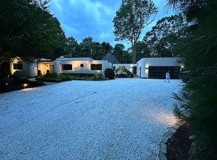 8 Beechwood Ct, East Hampton, NY 11937
