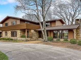1055 W Skyline Rd, River Hills, WI 53217