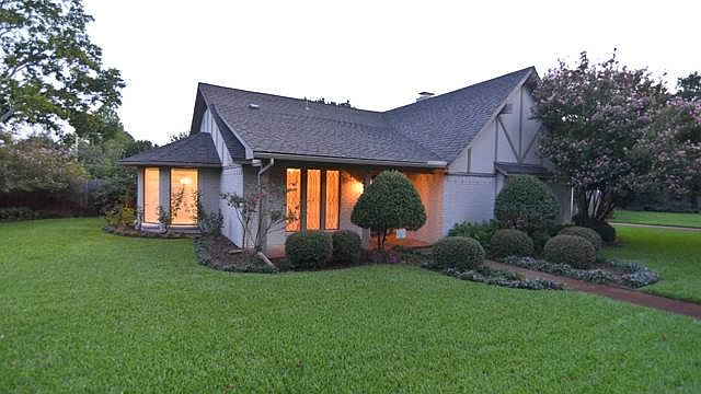 1st image of 2704 Burlwood Dr