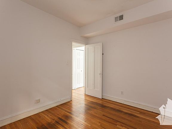 5th image of 3529 N Broadway St #1E5