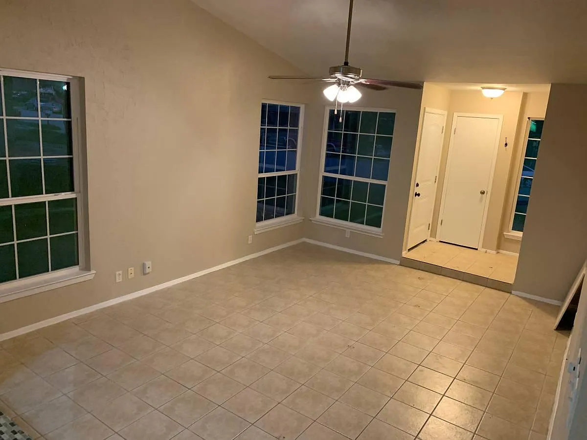 Building Photo - 10604 Topperwein Dr