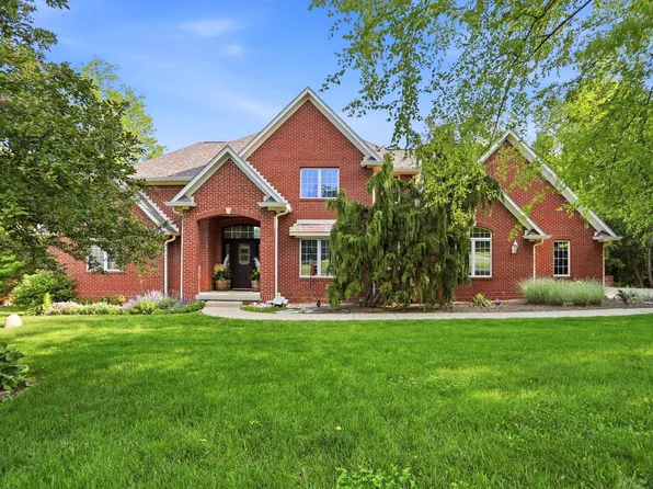 136 W Chalet Dr, Mooresville, IN 46158