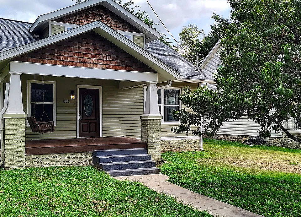 807 Stockell St