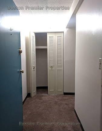 2nd image of 176 Presidents Ln APT 212