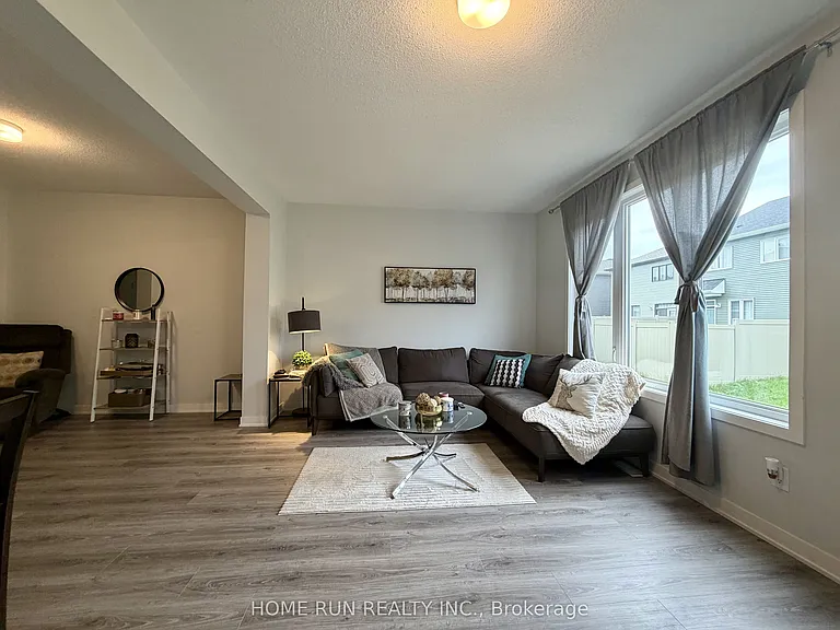 216 Billrian Cres — Photo 4