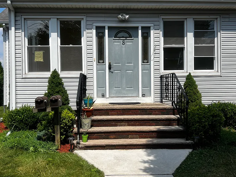 8 Franklin St #2 — Photo 3
