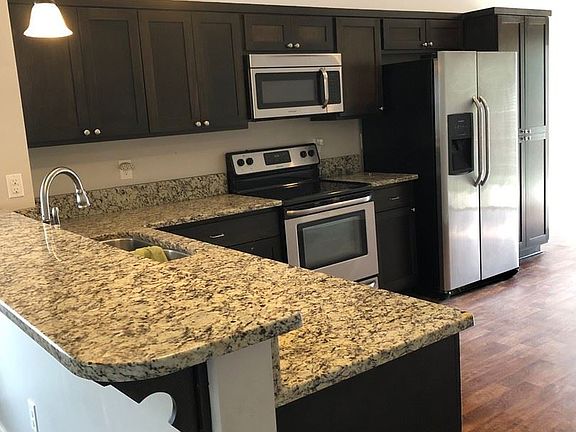 5th image of 1404 Collins Dr