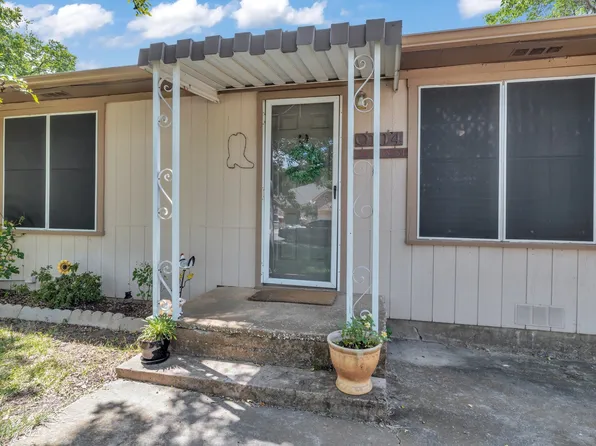 104 Grayson St, Pottsboro, TX 75076