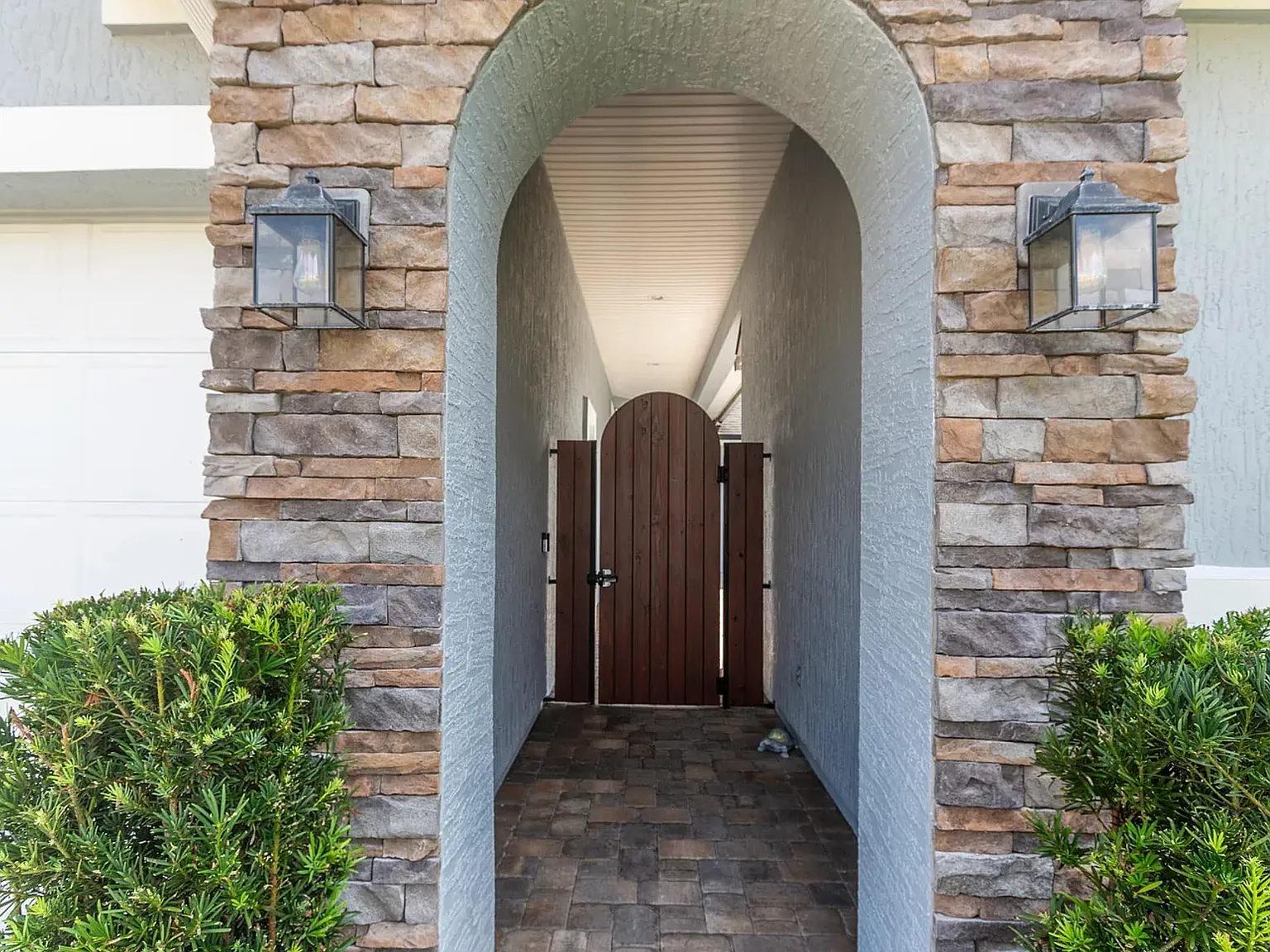 148 Woodcross Dr — Photo 3
