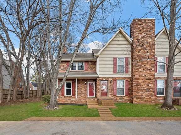 3rd image of 222 Hickory Hill Ct