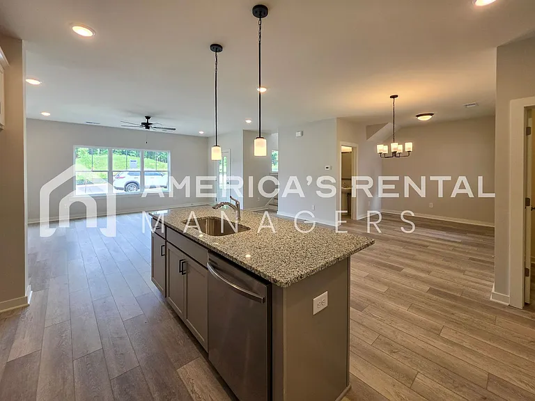 1019 Grand River Blvd W — Photo 19