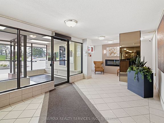 3rd image of 18 Knightsbridge Rd #304