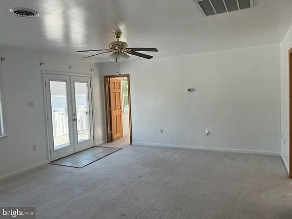 5th image of 406 Honeysuckle Ave