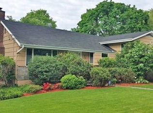 8 Winding Brook Rd, New Rochelle, NY 10804