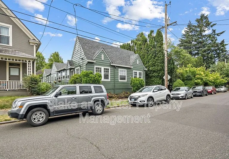 3622 SE Harrison St #6 — Photo 1