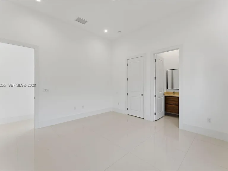 10005 SW 66th St — Photo 43