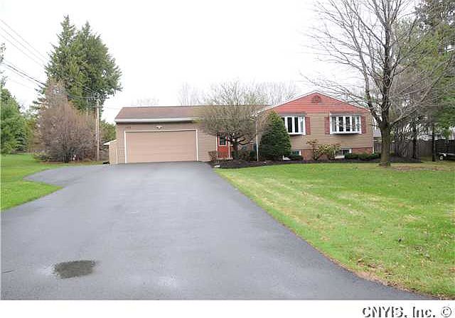 1st image of 102 Sanderson Dr
