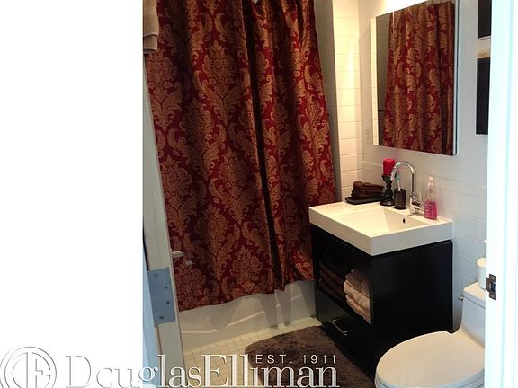 4th image of 555 W 53rd St APT 1446