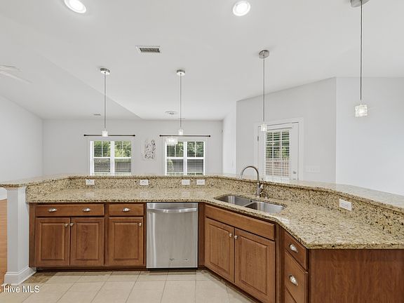 2nd image of 8775 Lanvale Oaks Drive NE